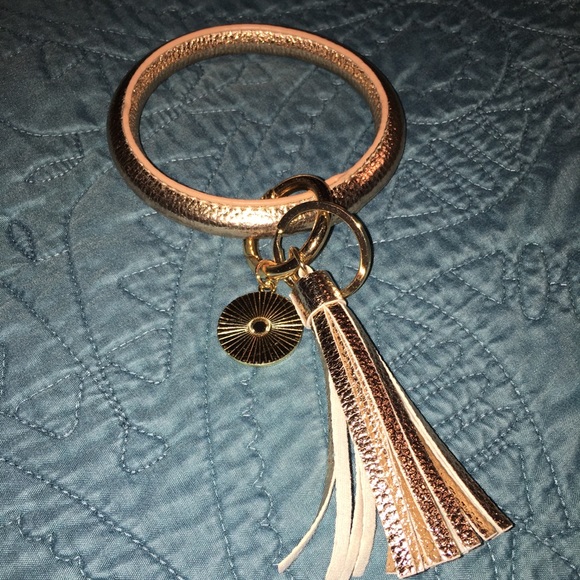 Key Ring Bangle -GOLD - Picture 4 of 5